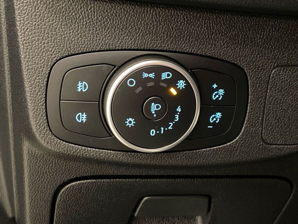 Ford Focus 2020 Musta