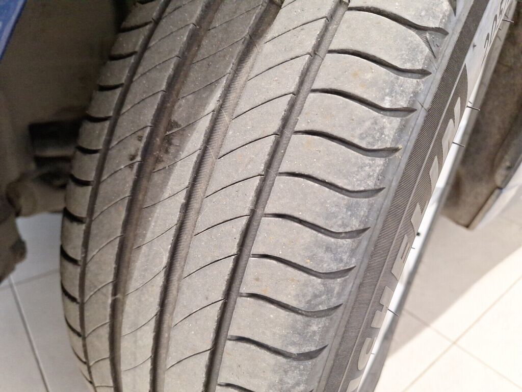 BMW 330 2017 Sininen