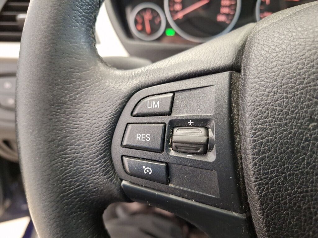 BMW 330 2017 Sininen