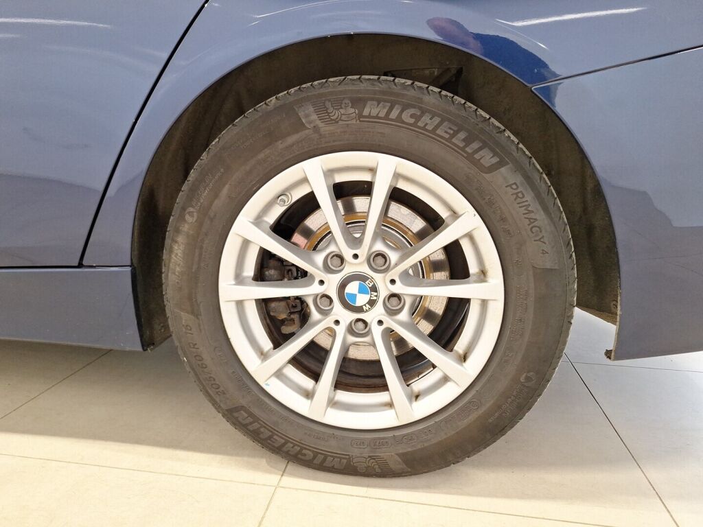 BMW 330 2017 Sininen