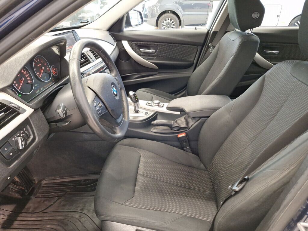 BMW 330 2017 Sininen