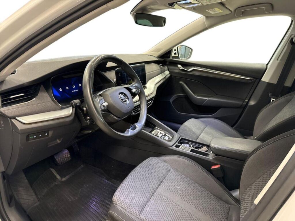 Skoda Octavia 2022 Valkoinen