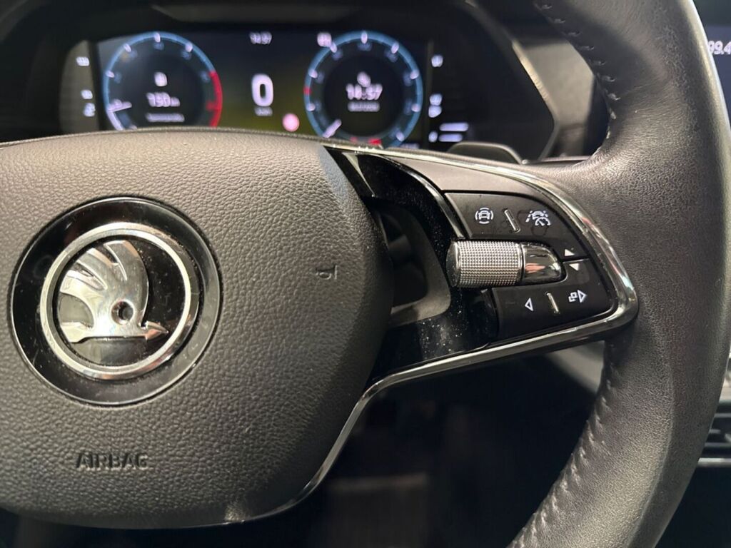 Skoda Octavia 2022 Valkoinen