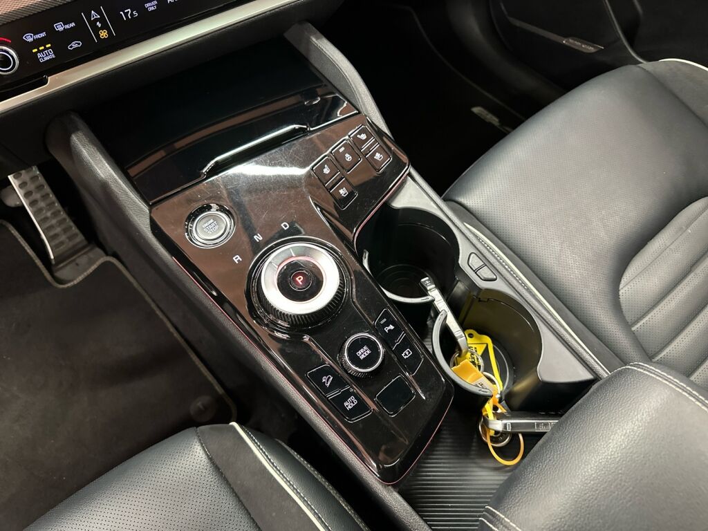 Kia Sportage 2022 Musta