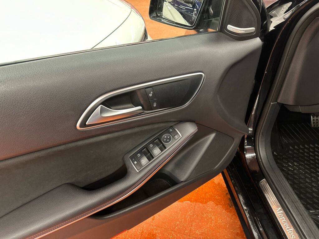 Mercedes-Benz A 2017 Musta