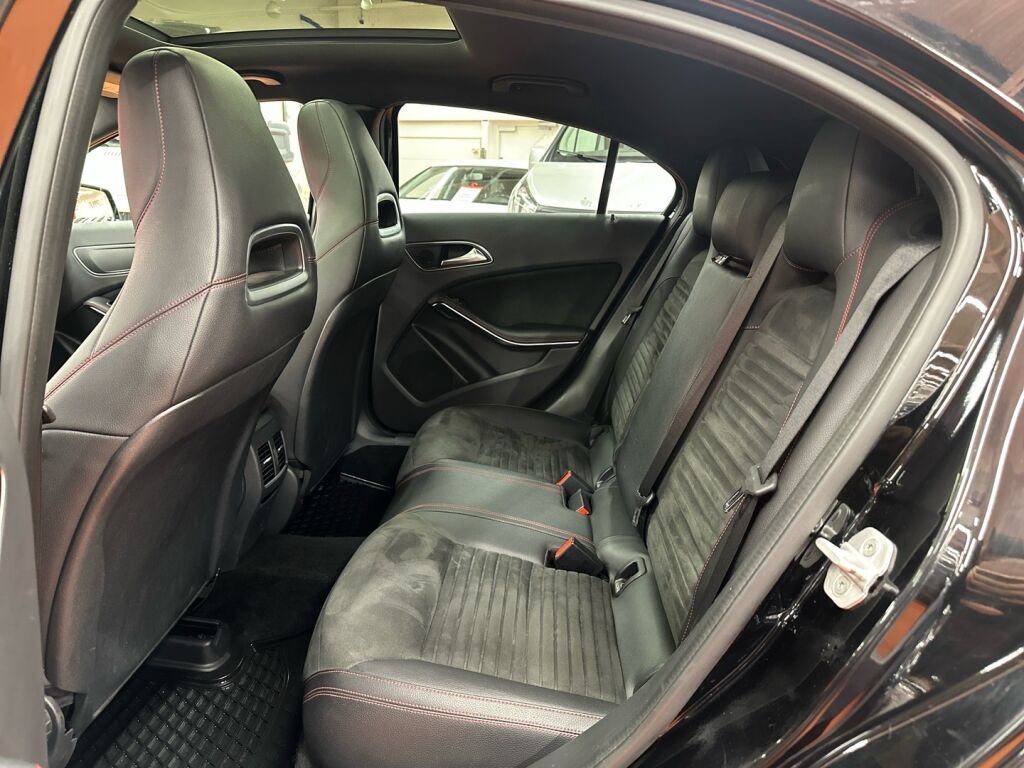 Mercedes-Benz A 2017 Musta