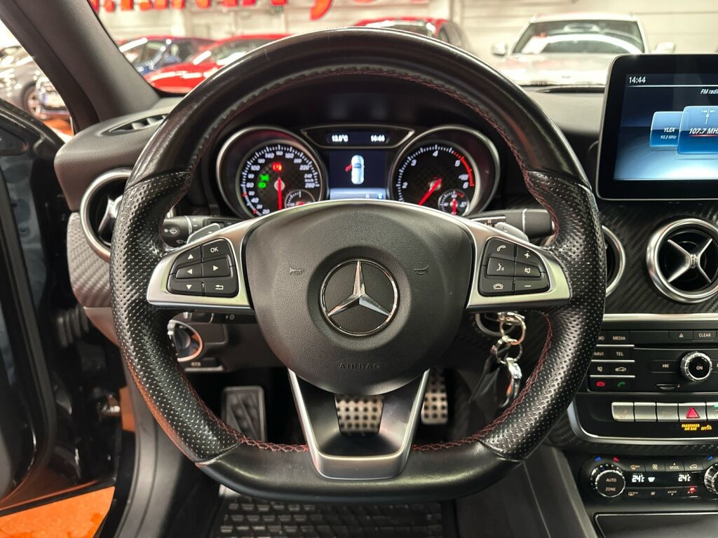 Mercedes-Benz A 2017 Musta