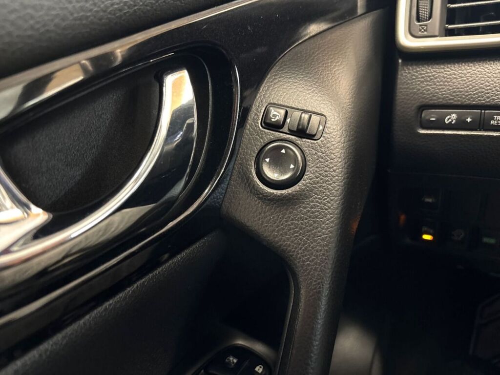 Nissan Qashqai 2015 Punainen