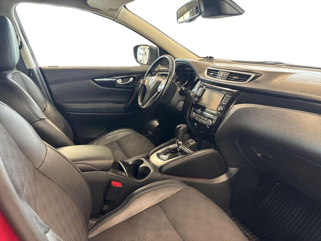 Nissan Qashqai 2015 Punainen