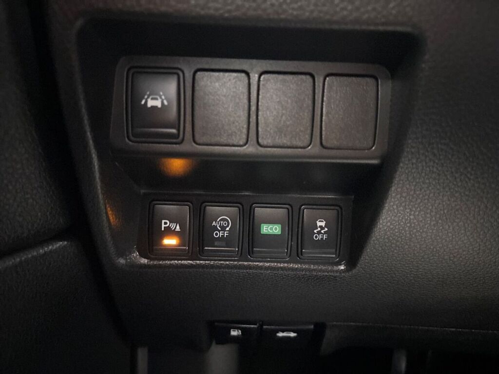 Nissan Qashqai 2015 Punainen