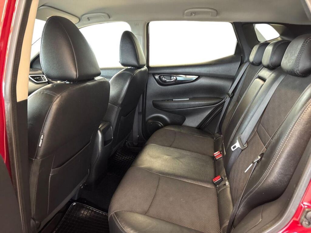Nissan Qashqai 2015 Punainen