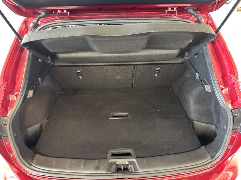 Nissan Qashqai 2015 Punainen