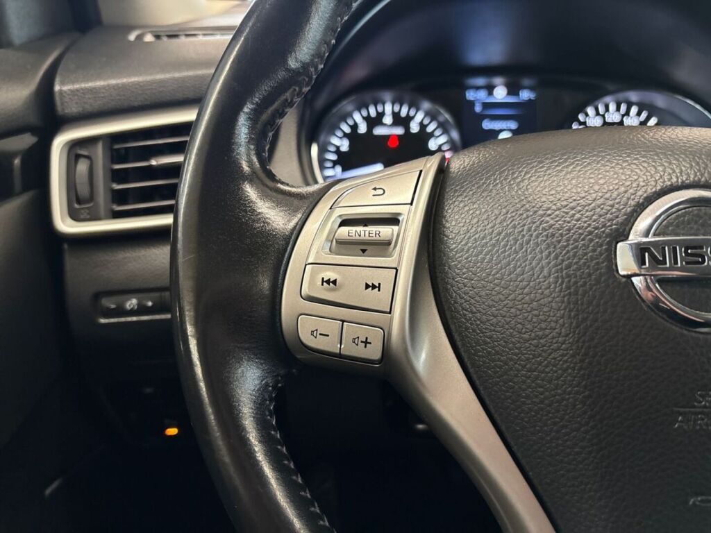 Nissan Qashqai 2015 Punainen