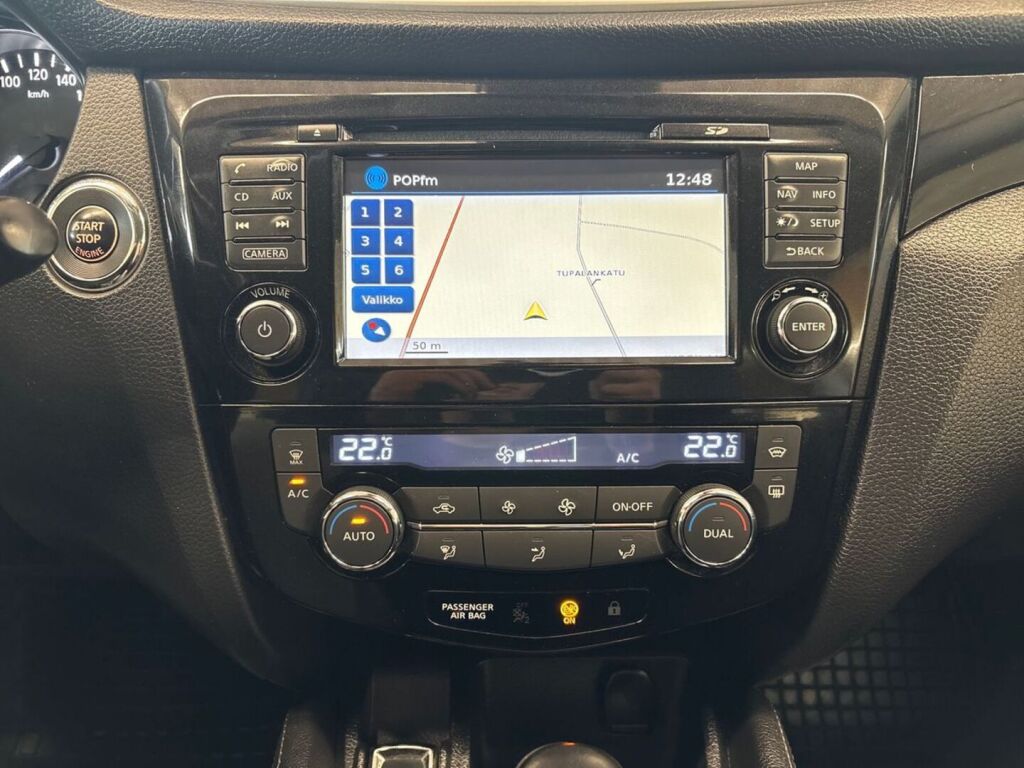 Nissan Qashqai 2015 Punainen