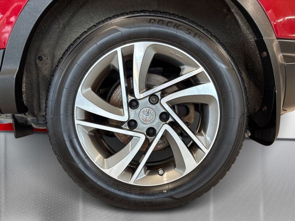 Nissan Qashqai 2015 Punainen