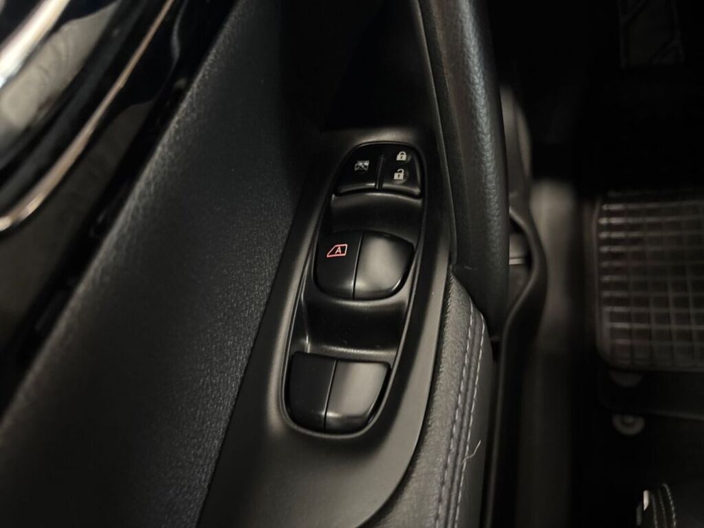 Nissan Qashqai 2015 Punainen