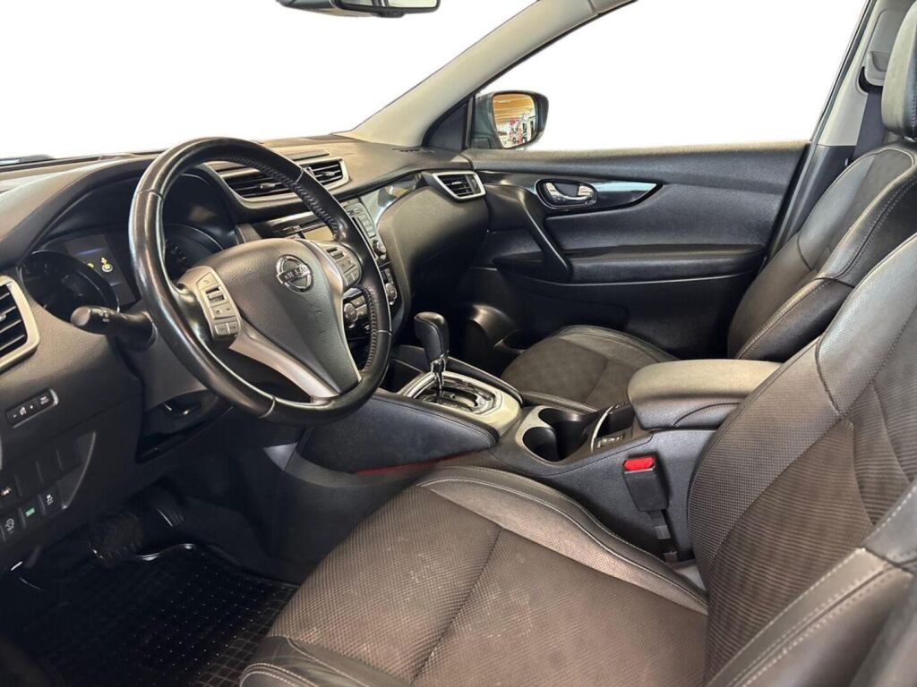 Nissan Qashqai 2015 Punainen