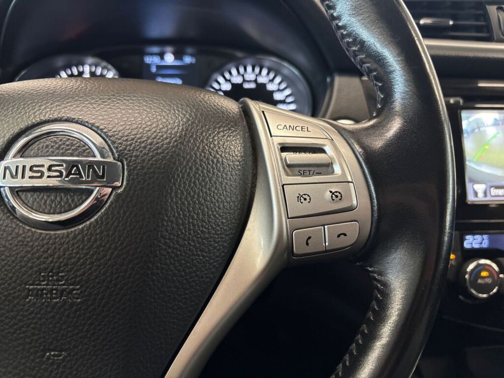 Nissan Qashqai 2015 Punainen
