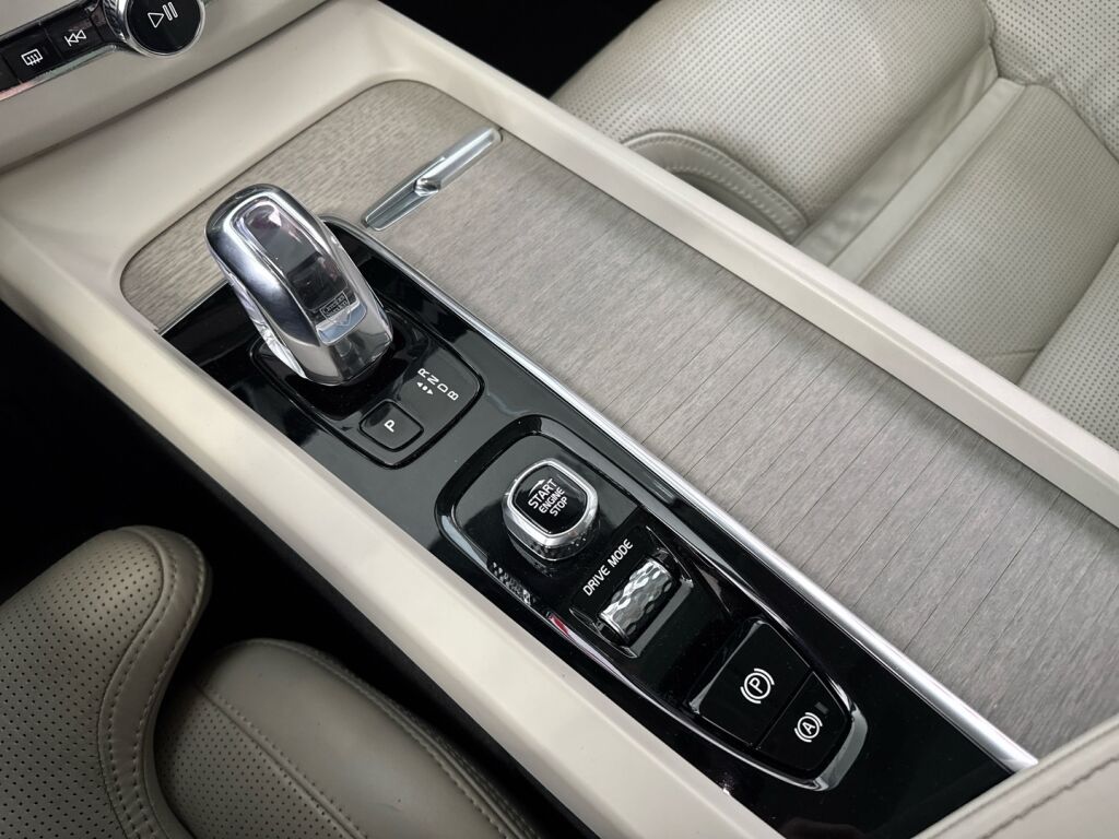 Volvo XC60 2018 Harmaa