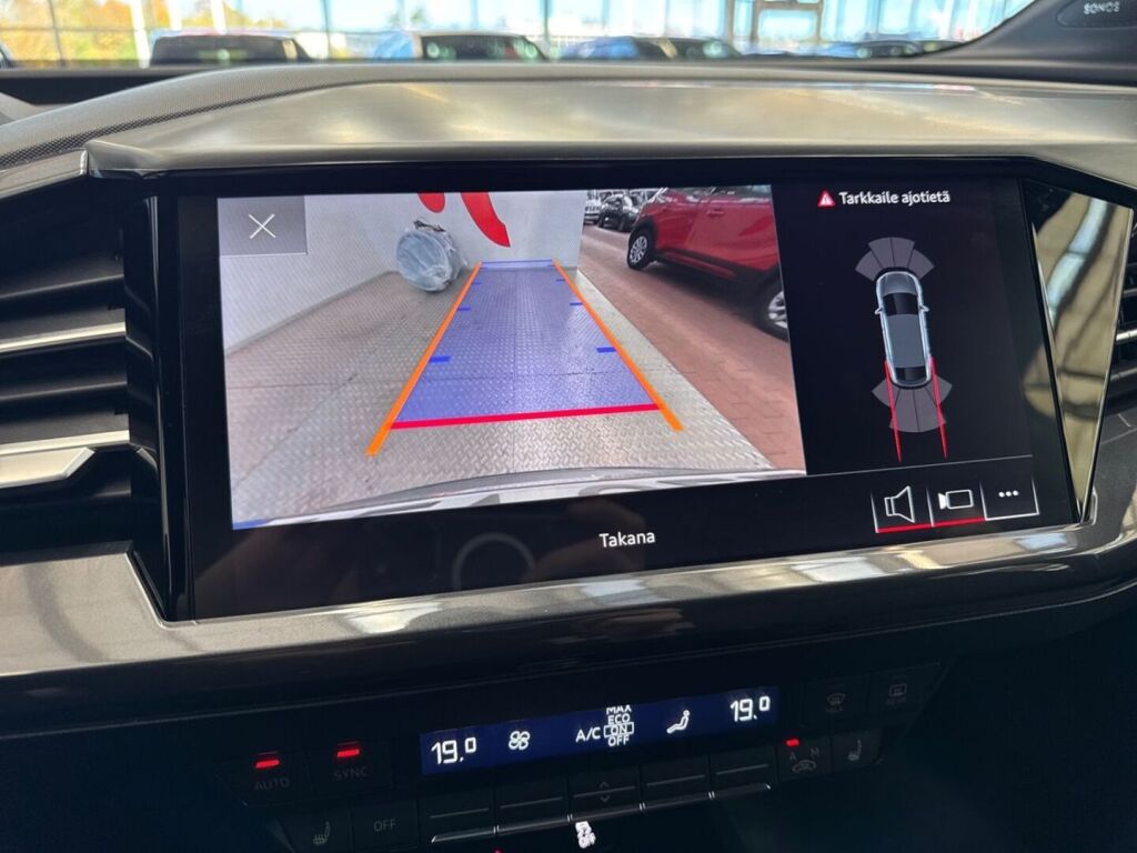 Audi Q4 e-tron 2022 Harmaa