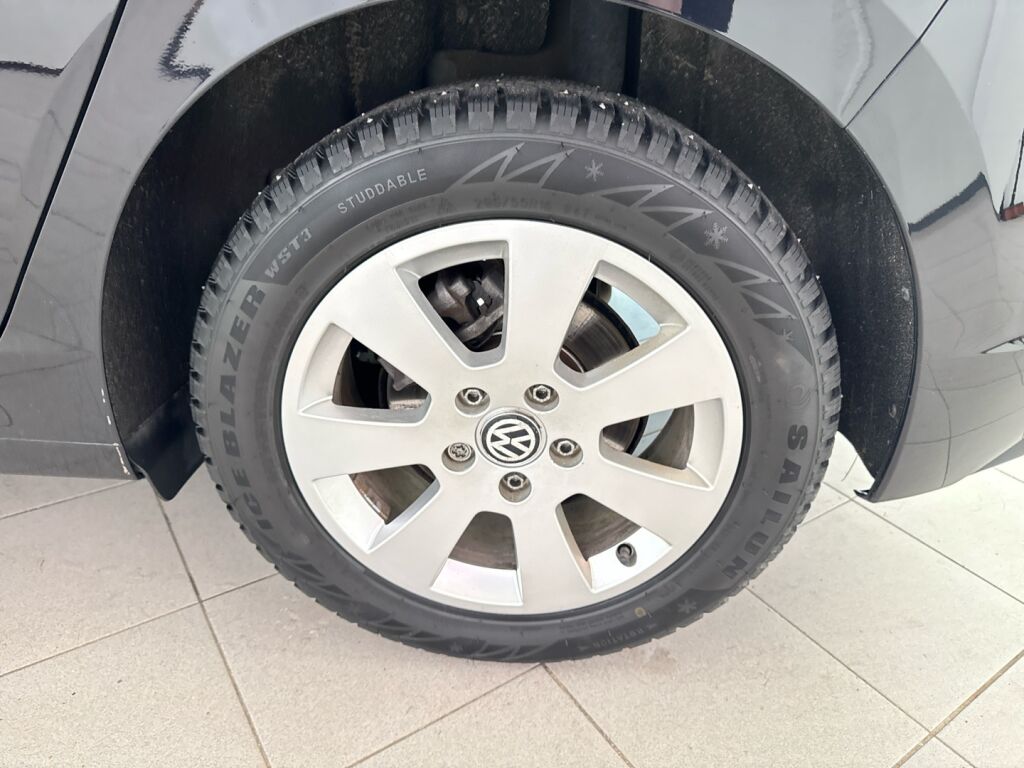 Volkswagen Golf 2022 Musta