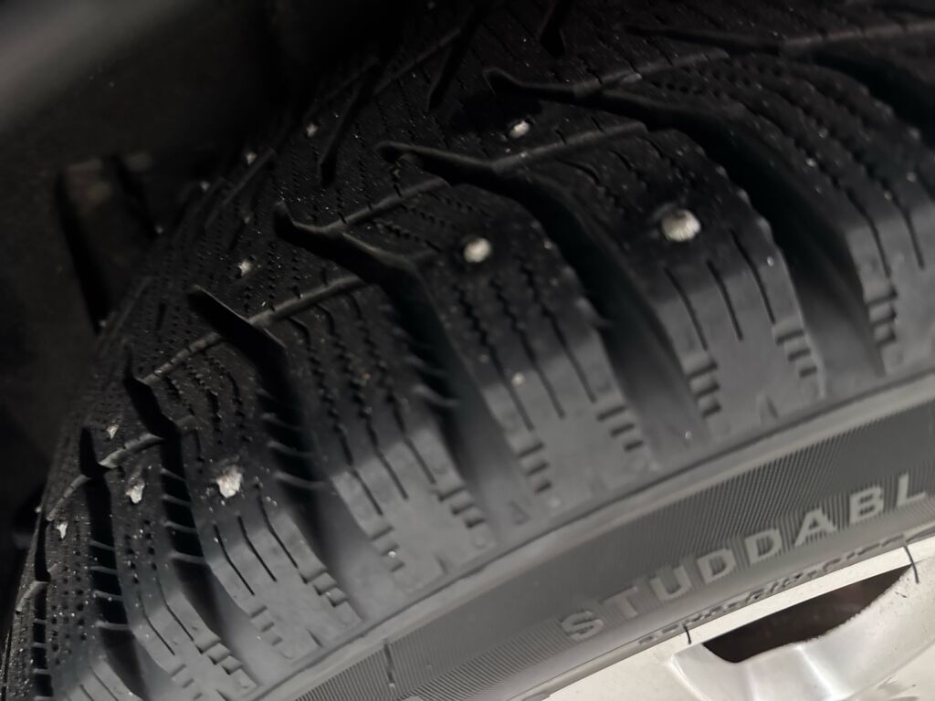 Volkswagen Golf 2022 Musta