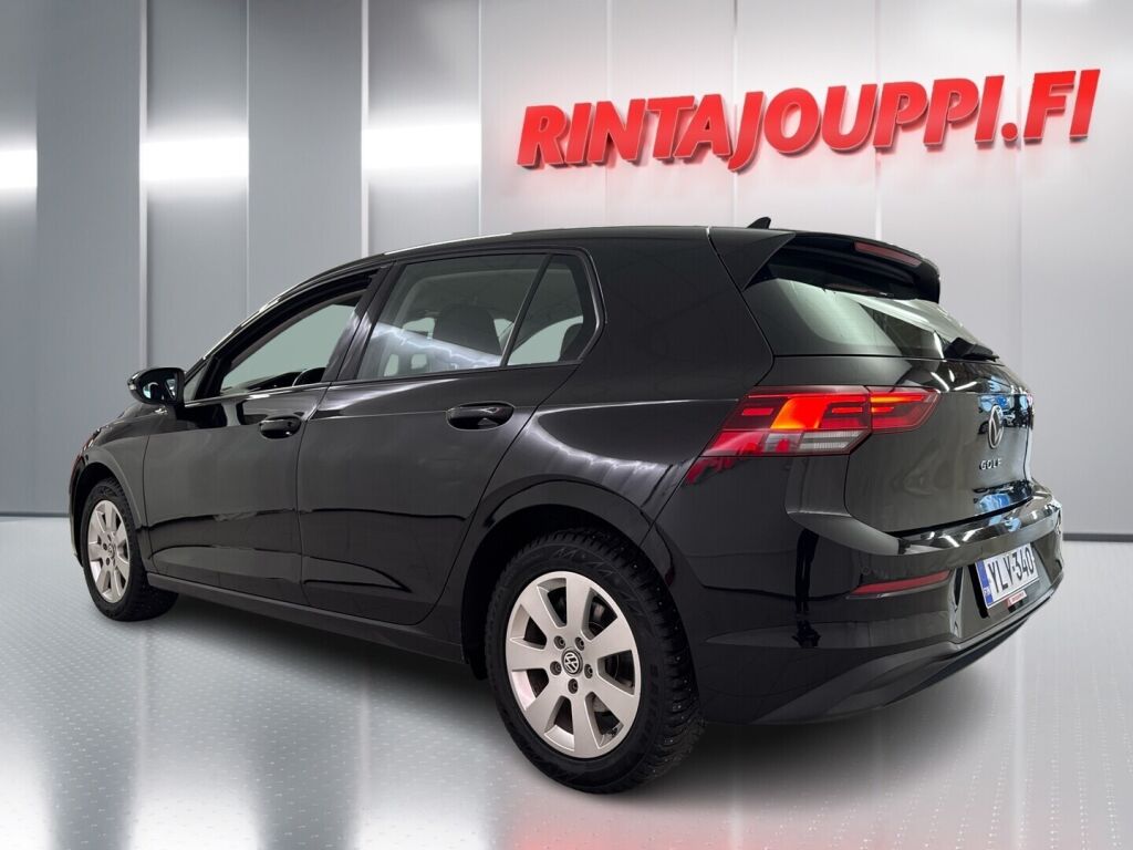 Volkswagen Golf 2022 Musta