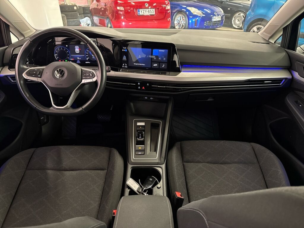 Volkswagen Golf 2022 Musta