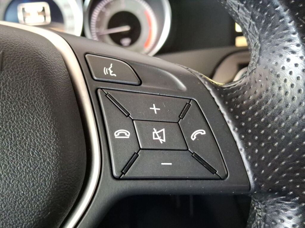 Mercedes-Benz C 2011 Musta