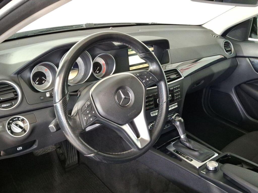 Mercedes-Benz C 2011 Musta