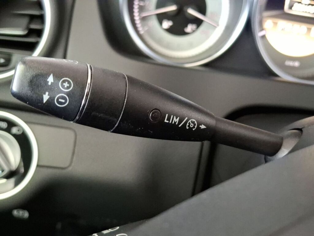 Mercedes-Benz C 2011 Musta