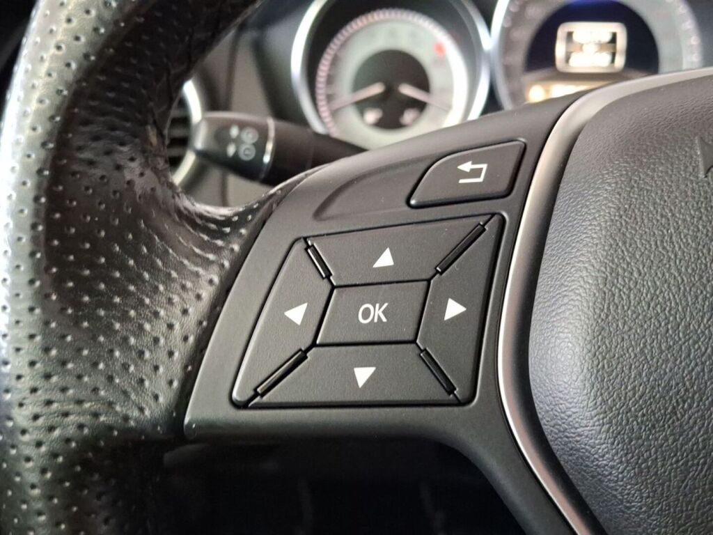 Mercedes-Benz C 2011 Musta