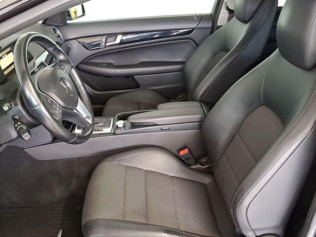 Mercedes-Benz C 2011 Musta