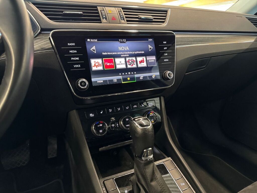 Skoda Superb 2022 Sininen
