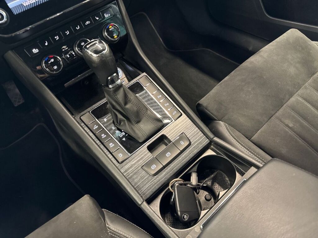 Skoda Superb 2022 Sininen