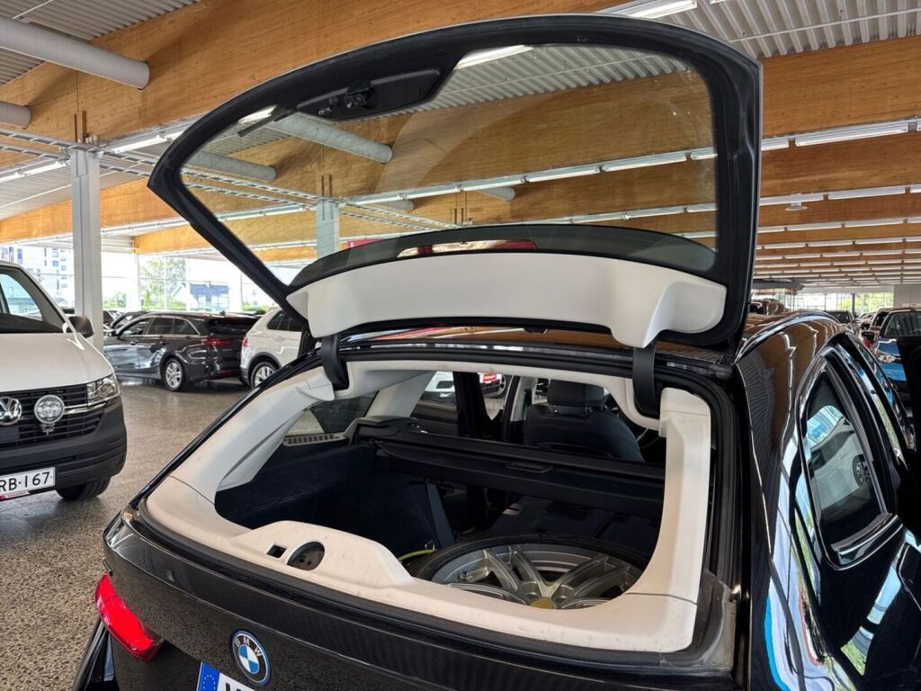 BMW 330 2023 Musta