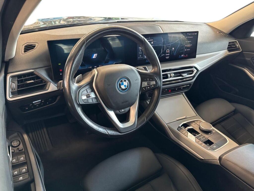BMW 330 2023 Musta