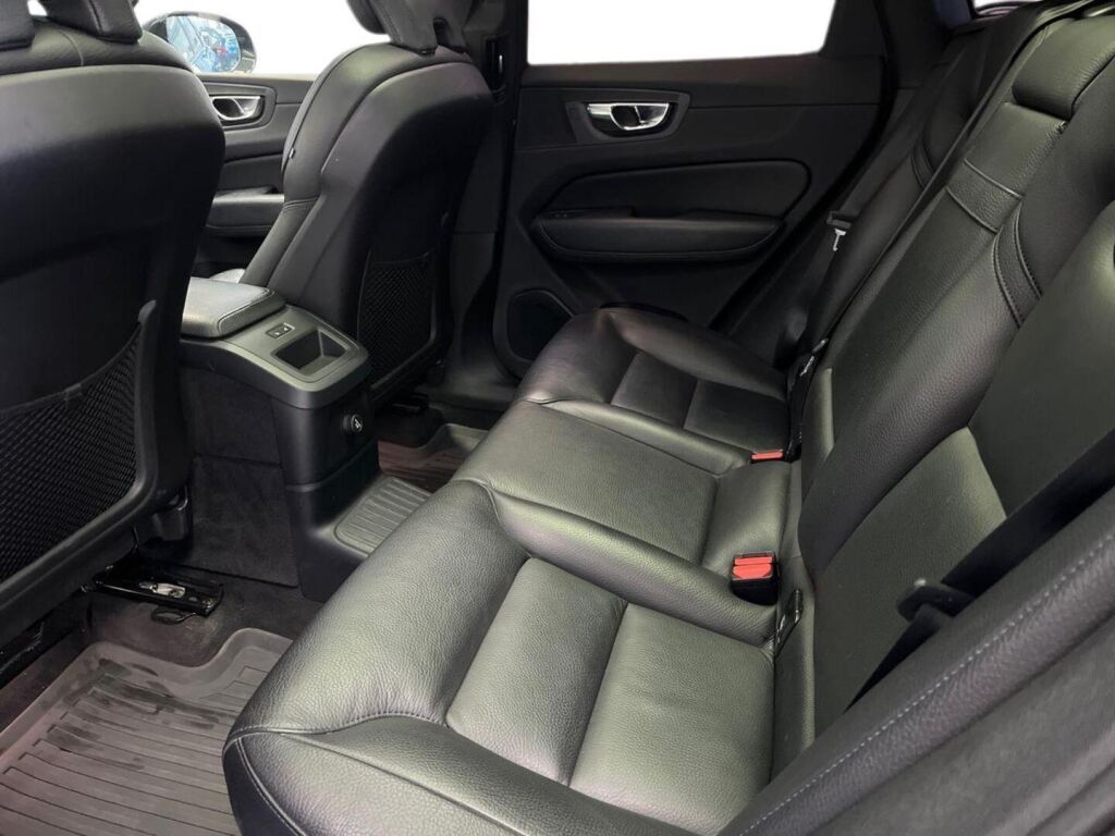 Volvo XC60 2020 Sininen