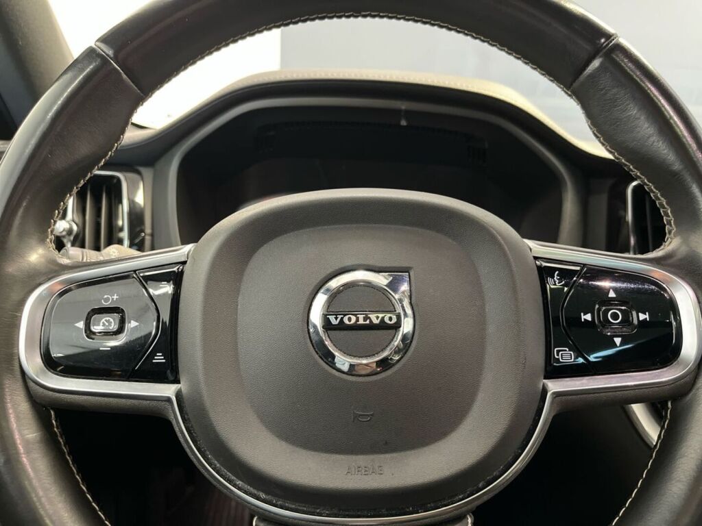 Volvo XC60 2020 Sininen