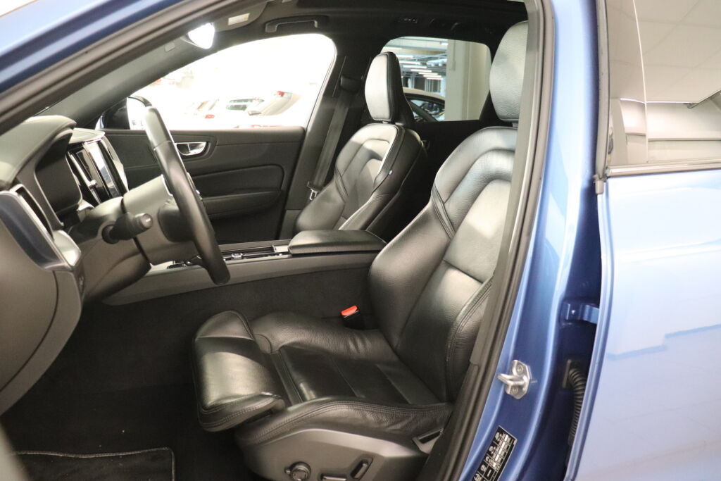 Volvo XC60 2020 Sininen