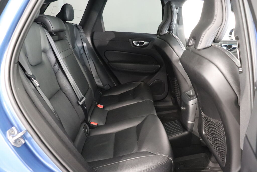 Volvo XC60 2020 Sininen