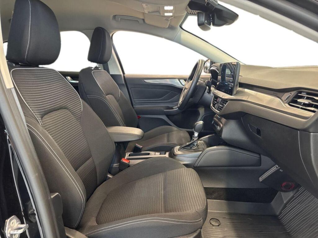 Ford Focus 2023 Musta