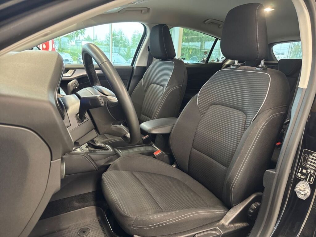 Ford Focus 2023 Musta
