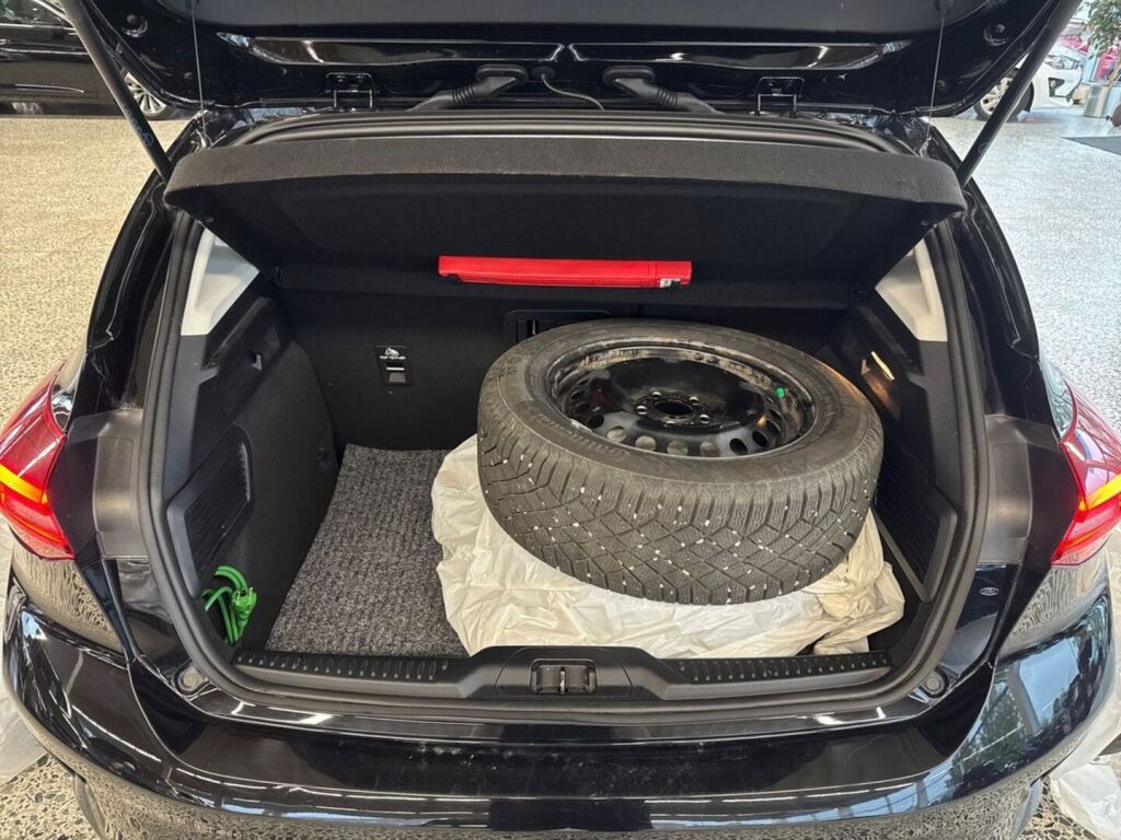 Ford Focus 2023 Musta