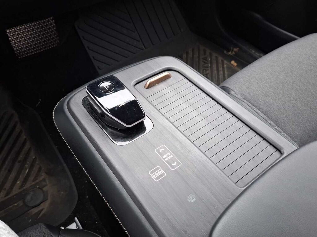 Nissan Ariya 2023 Musta
