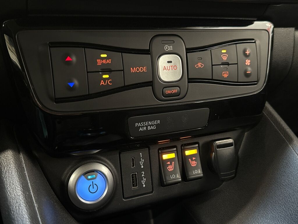 Nissan Leaf 2023 Monivär.