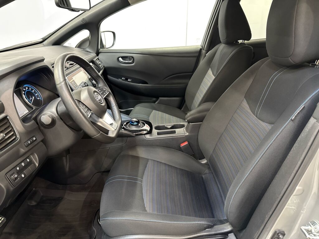 Nissan Leaf 2023 Monivär.