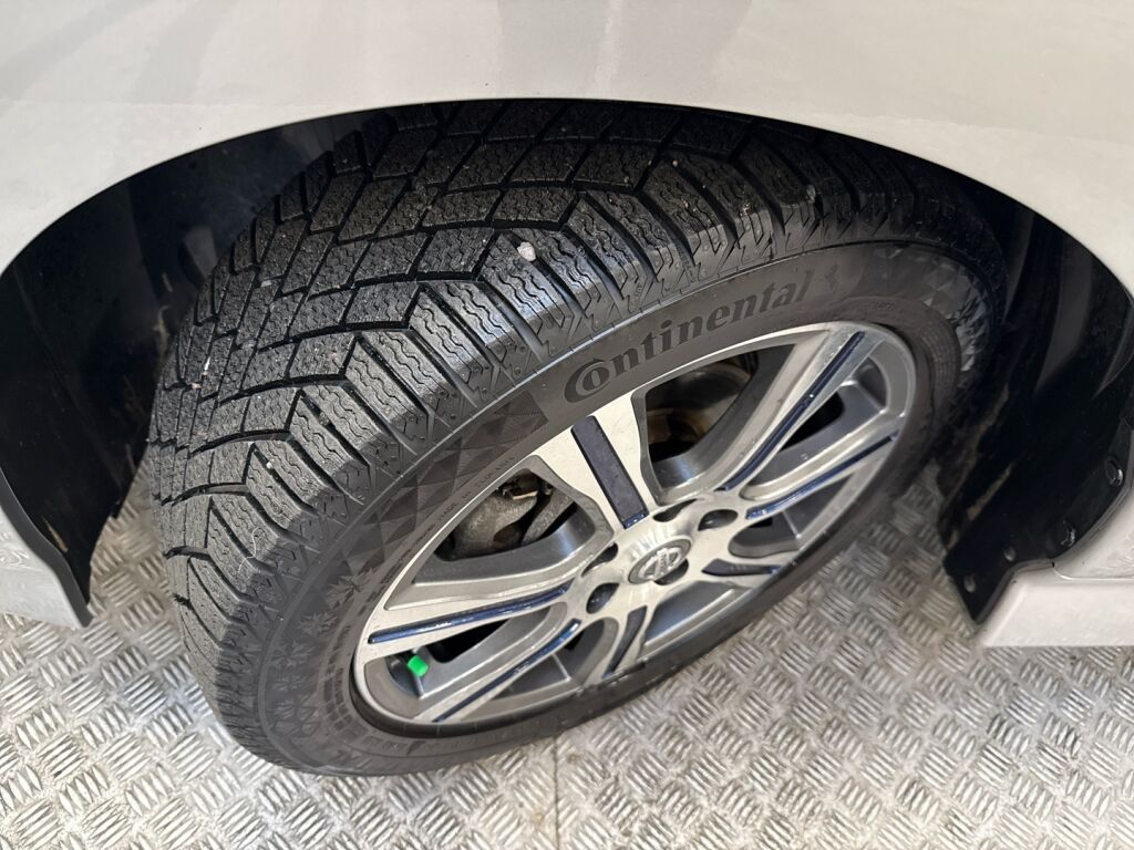 Nissan Leaf 2023 Monivär.