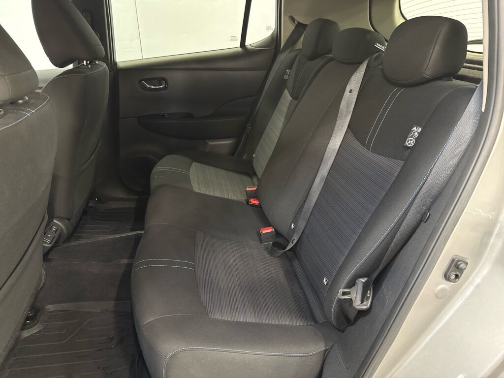 Nissan Leaf 2023 Monivär.