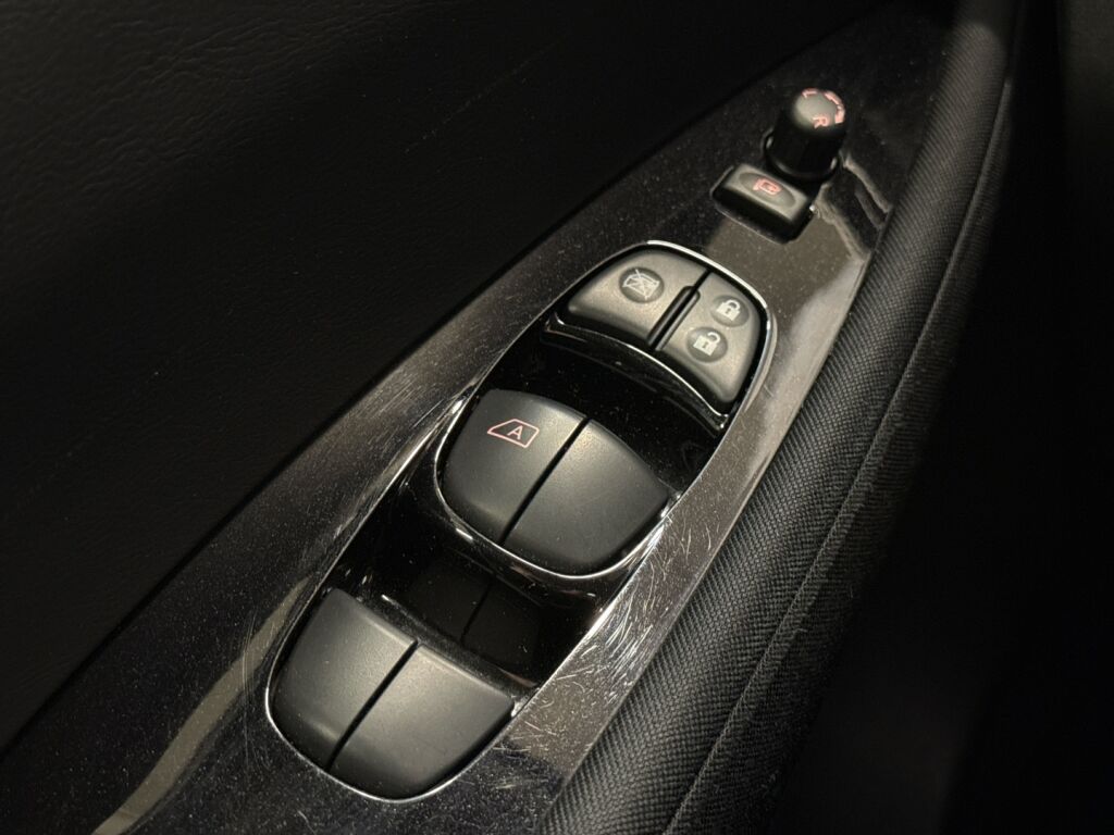 Nissan Leaf 2023 Monivär.